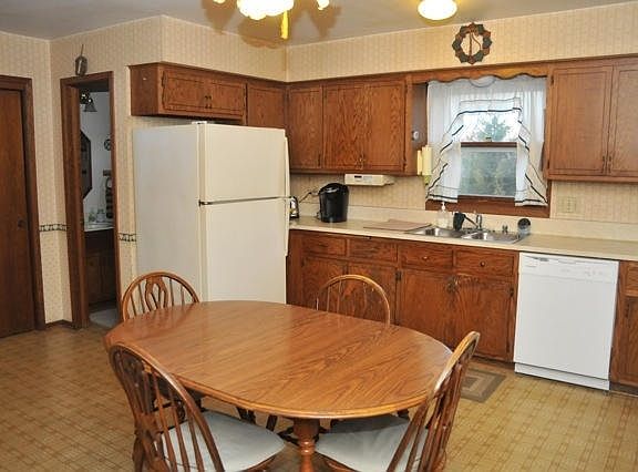 3rd image of 10218 W Beacon Hill Dr