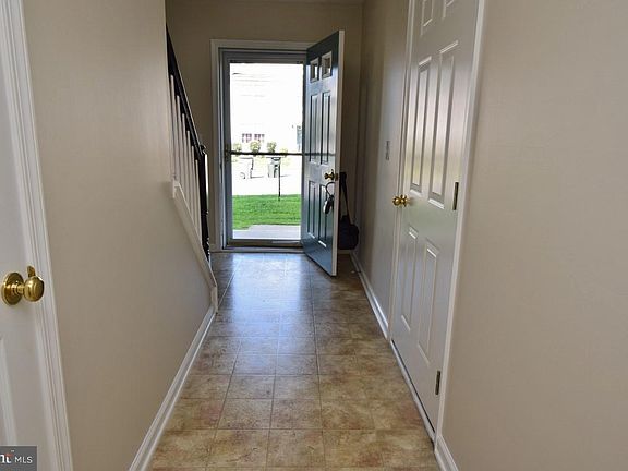 2nd image of 105 Seabreeze Ln