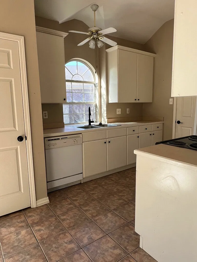 3 bed, 1444 sqft, $1,650 — Photo 3
