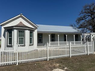 5 Front St, Comfort, TX 78013
