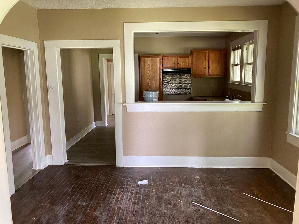2nd image of 2963 Brady St