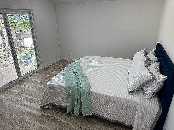 3rd image of 117 Island Park Dr