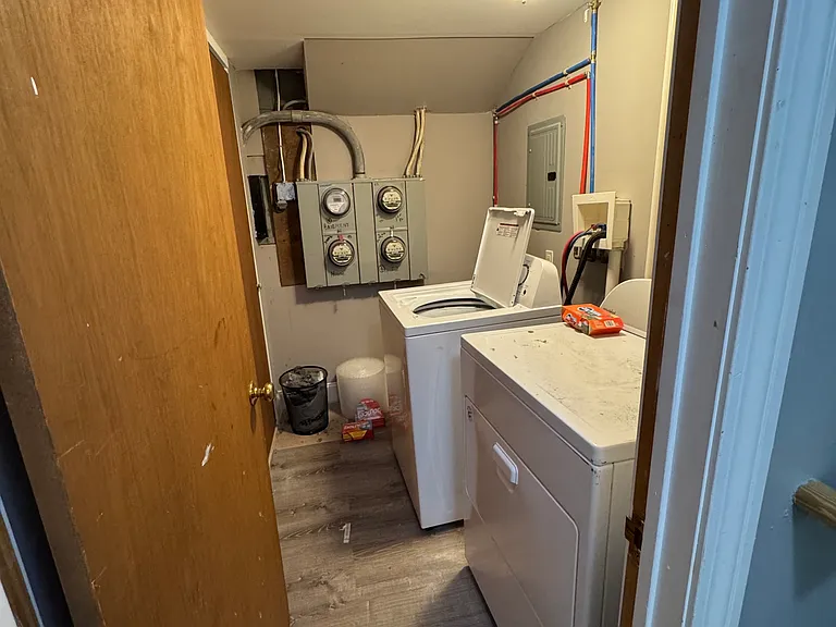 254 W 3rd St #1 — Photo 10