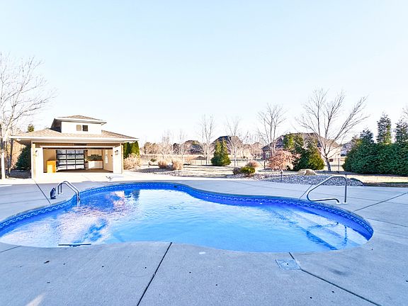 3rd image of 708 Furman Dr