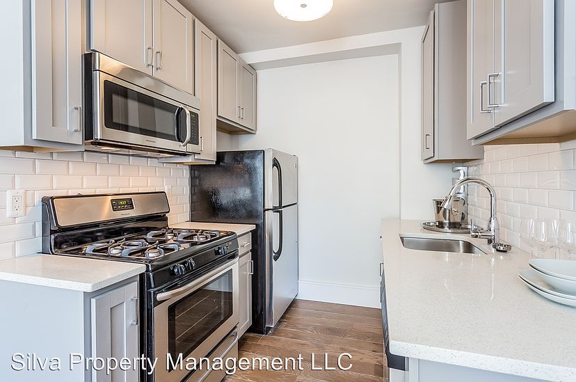 1st image of 1000 Van Dyke St APT 200