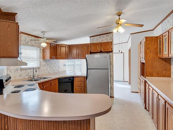 3rd image of 712 Oaklanding Cir