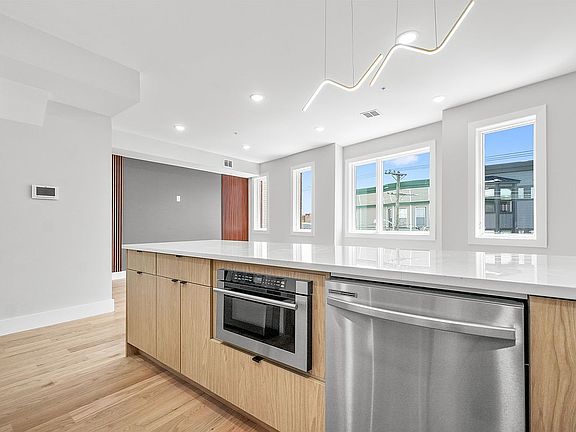 4th image of 443 Bergen Ave #C