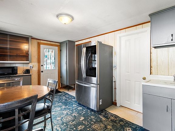 4th image of 107 Towne Way