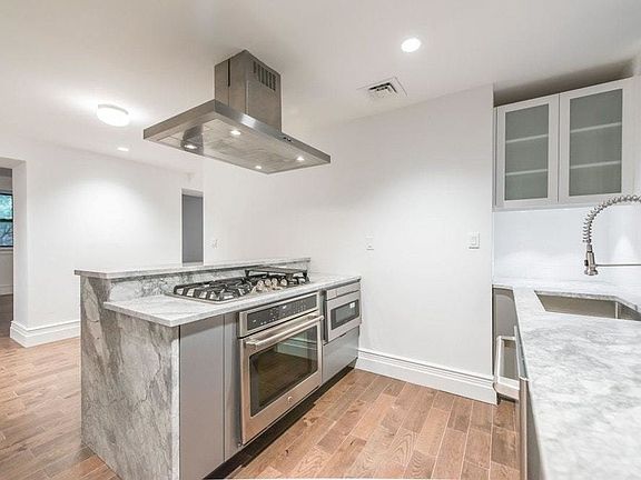 4th image of 840 W End Ave #2A