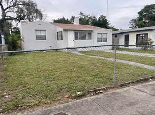 5705 SW 39th St, West Park, FL 33023