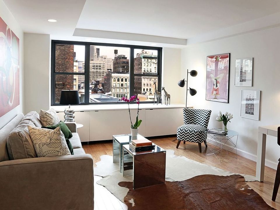 1st image of 7 E 15th St