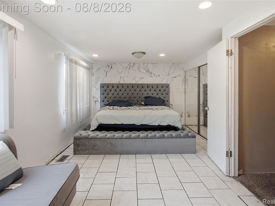 20350 Weybridge St, photo 20