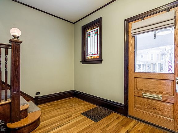 2nd image of 2045 W Bradley Pl
