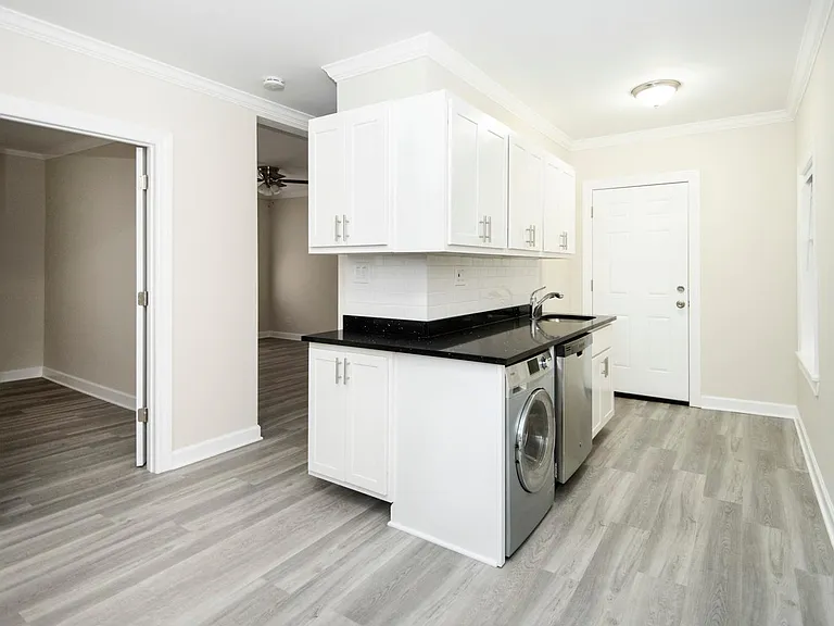 837.5 W Cornelia Ave #1N — Photo 3