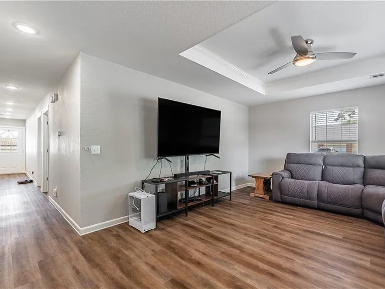 707 E Kara Ln — Photo 14