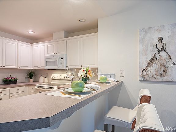 5th image of 12034 15th Ave NE Unit 304