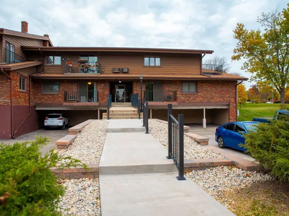 3965 South 84th STREET #5, Greenfield, WI 53228