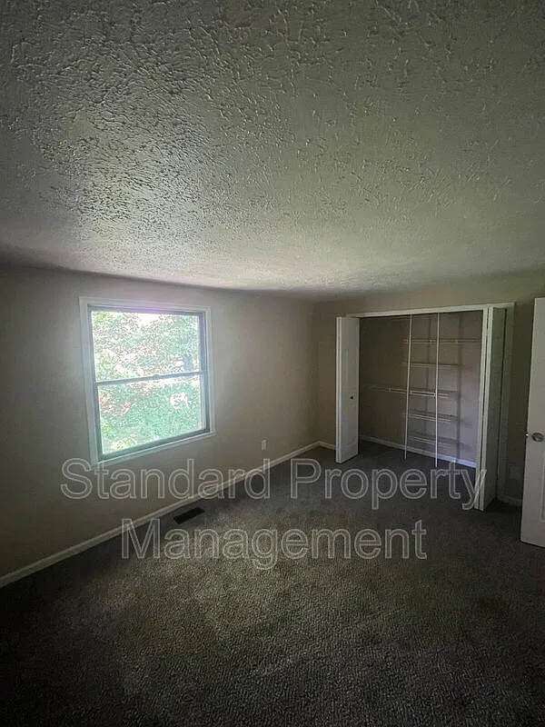 3 bed, 1.5 bath, 1020 sqft, $2,200 — Photo 3