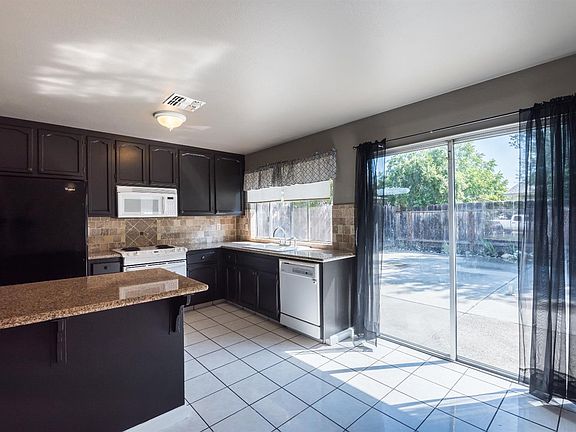 3rd image of 267 Kathleen Ave