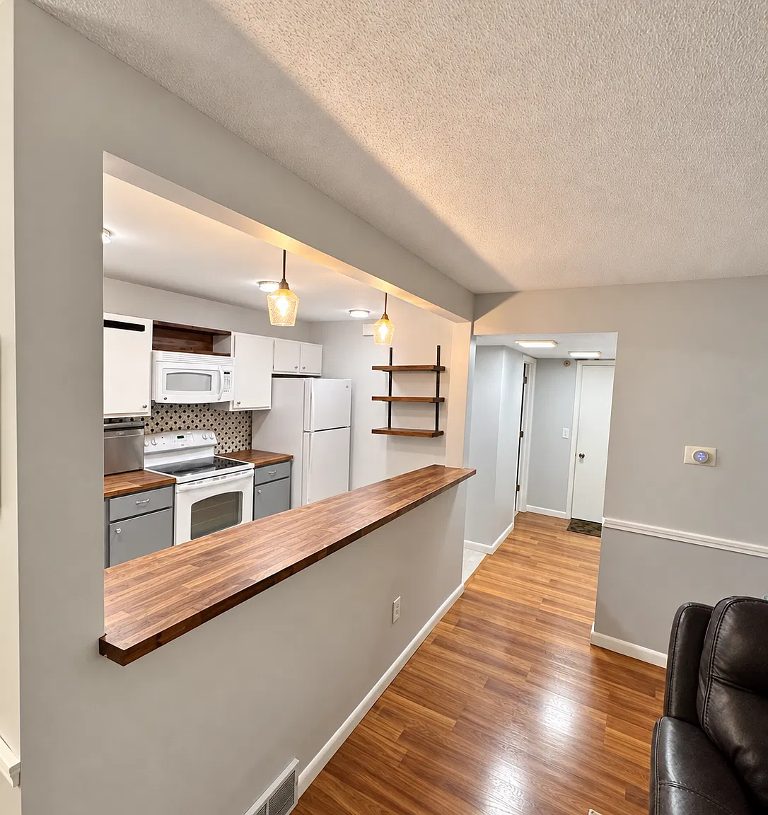 3 bed, 1329 sqft, $2,000 — Photo 4