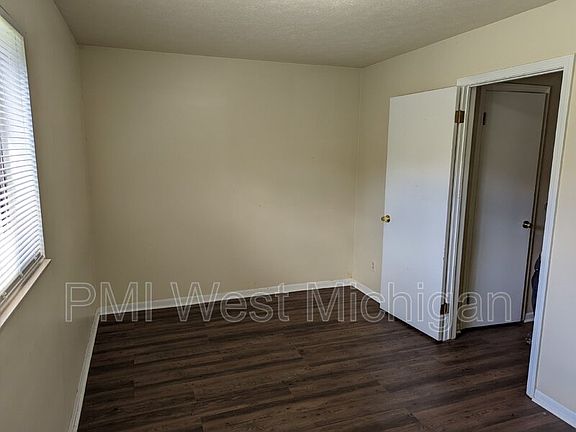 2nd image of 6067 In The Pines Dr SE