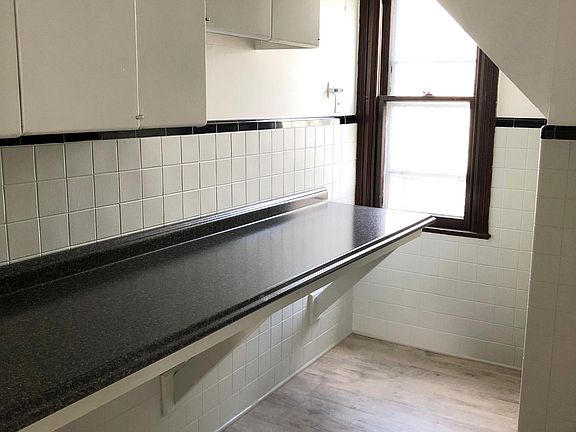 5th image of 449 Ashland Ave #2