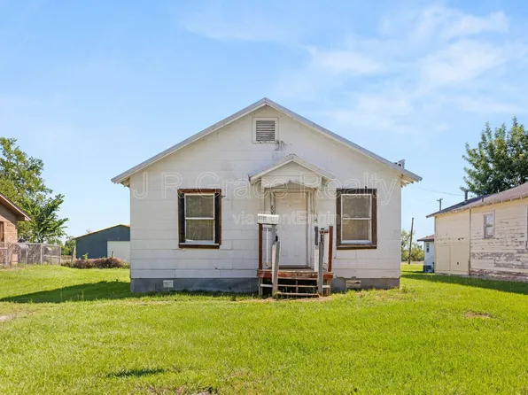 807 W Sabine St, Groesbeck, TX 76642