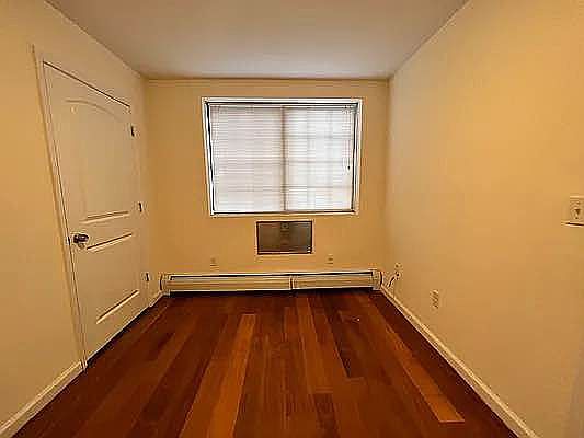 4th image of 1425 Longfellow Ave #3D