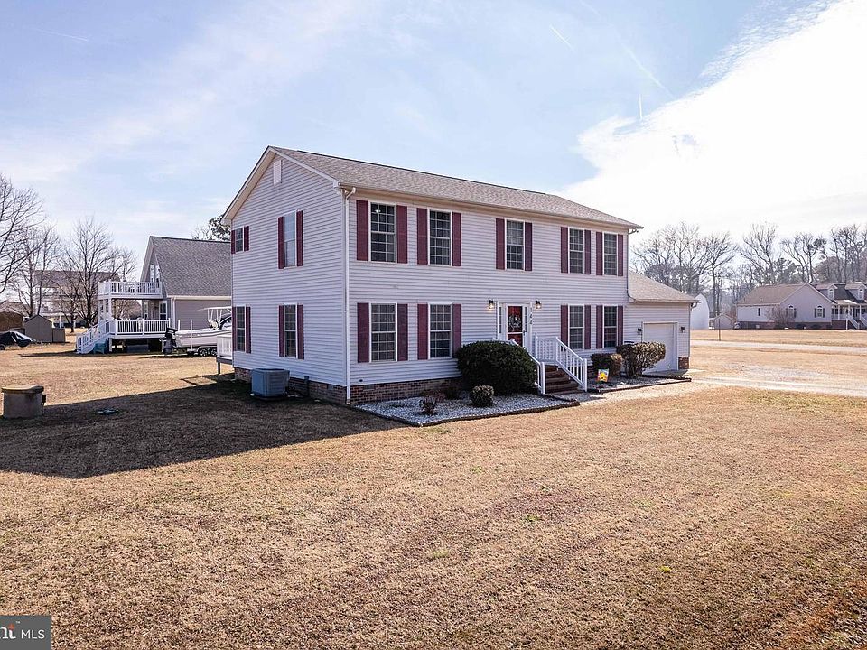 1st image of 144 Essex Pl
