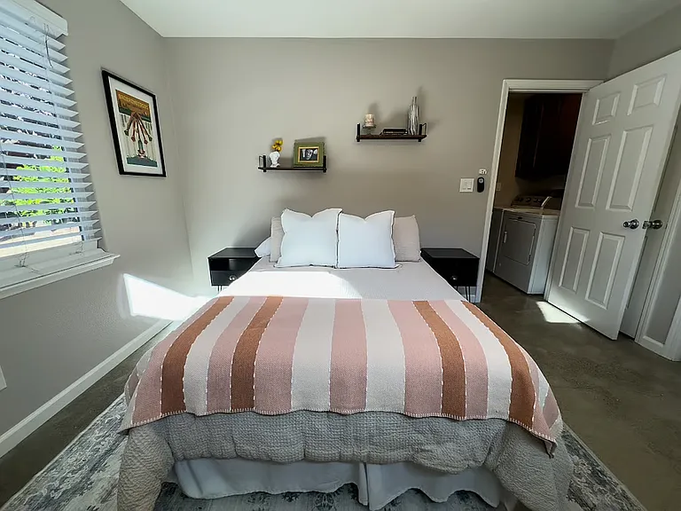 3812 Midvale Ave — Photo 19