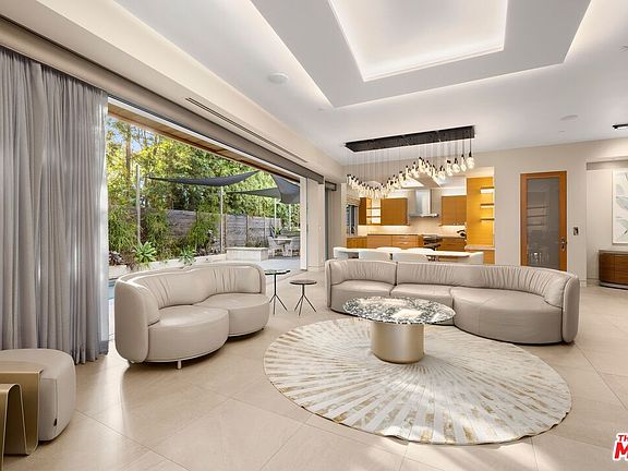 4th image of 4005 Dixie Canyon Ave