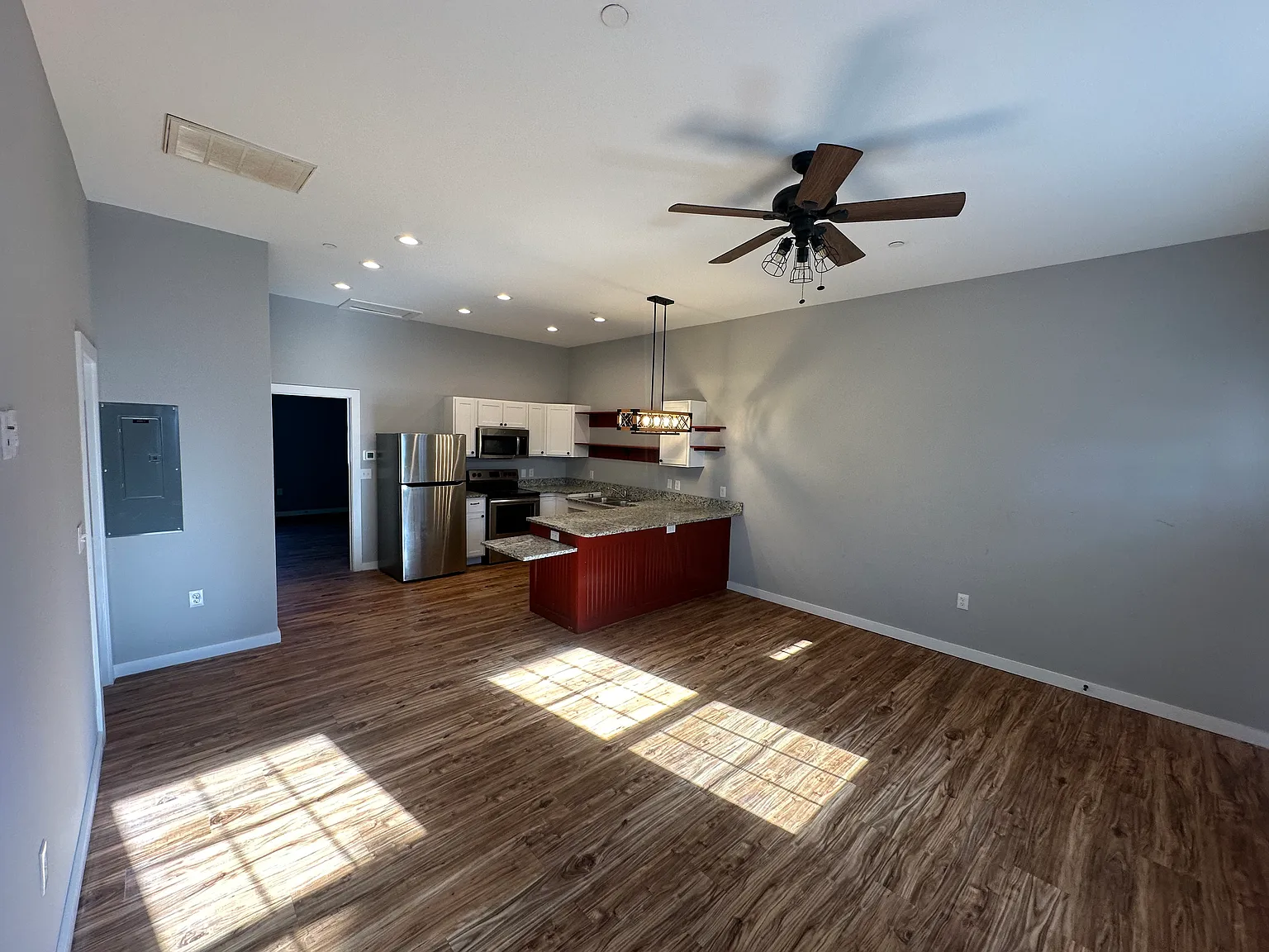 2 bed, 900 sqft, $1,425 — Photo 3