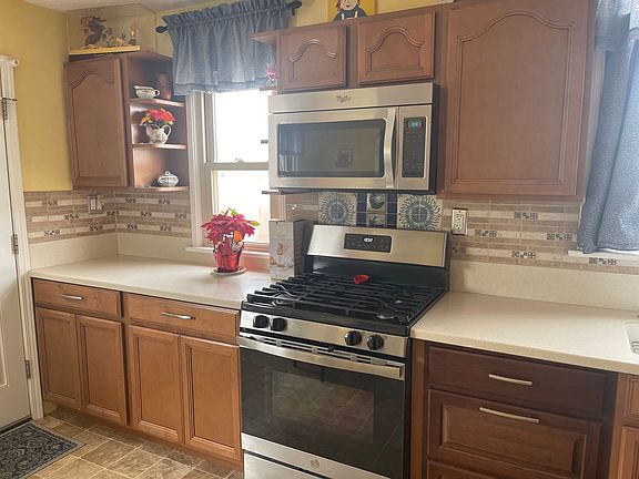 4th image of 638-40 E Manor Dr