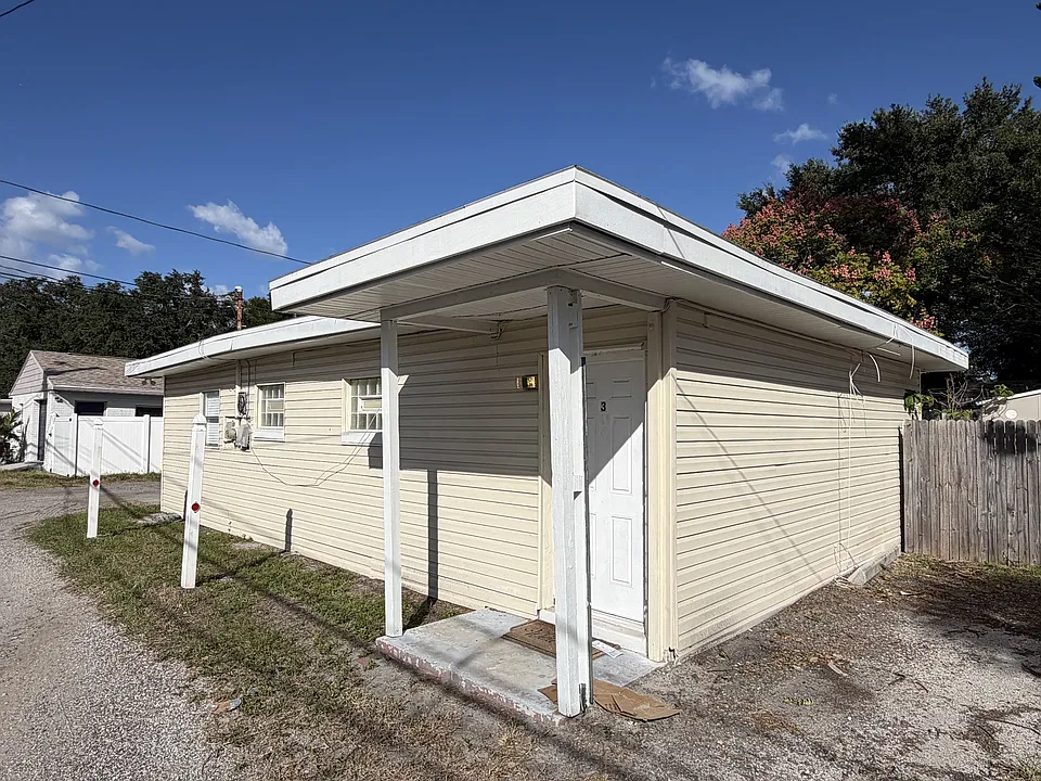 110 NE Monroe Cir N #3
