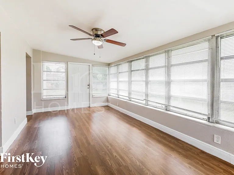 1320 NE 204th St — Photo 5