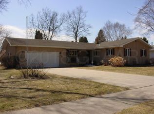 403 34th Ave S, Grand Forks, ND 58201