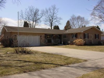 403 34th Ave S, Grand Forks, ND, 58201