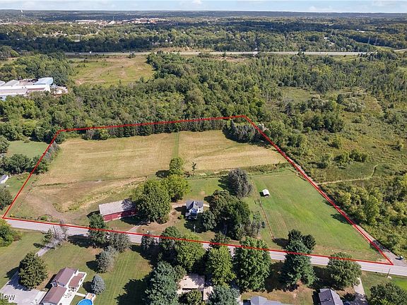 3rd image of 3025 Orchardview Dr SE