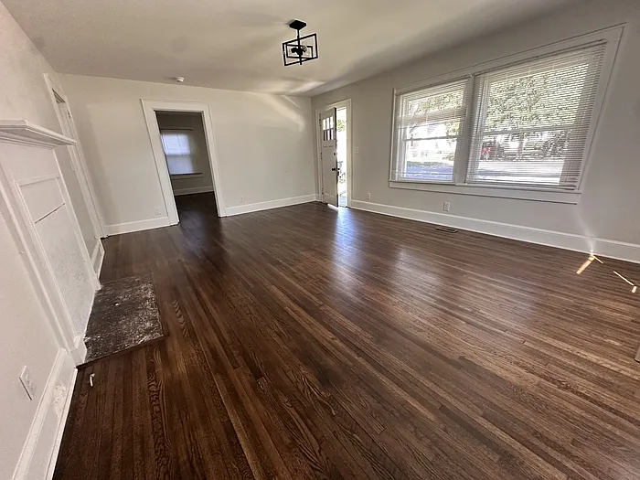 2 bed, 1.0 bath, 900 sqft, $1,400 — Photo 2
