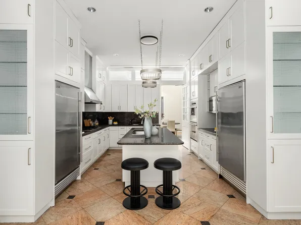 51 East 67th Street image 5 of 19