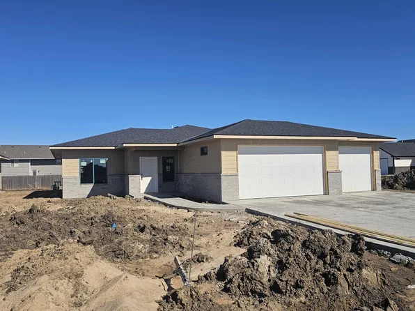 9002 E Forbes Ct, Wichita, KS 67220