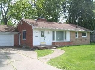 1590 E Maple Rd, Birmingham, MI 48009