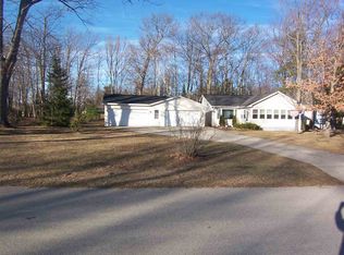 106 Ridgewood Dr, Prudenville, MI 48651