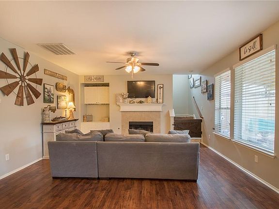 5th image of 313 Bayberry Dr