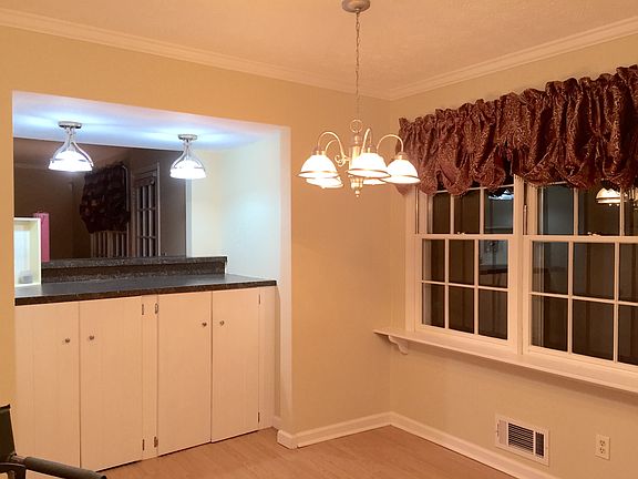 Eating area in kitchen