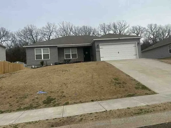 402 Cooper St, Huntsville, AR 72740