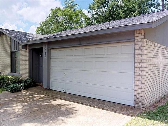 2nd image of 1707 Meadowwood Dr