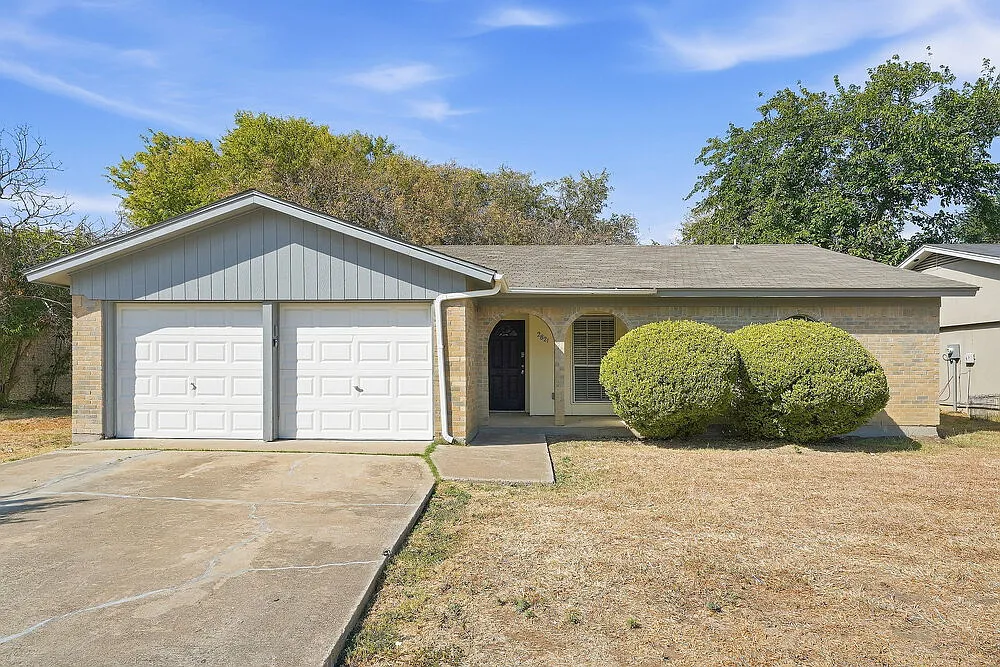 3 bed, 2.0 bath, 1356 sqft, $1,900 — Photo 1