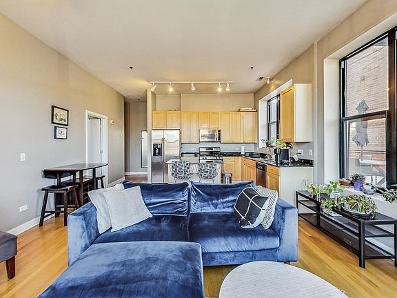 3rd image of 2 S Leavitt St Unit 204