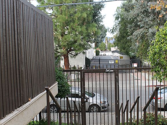 3rd image of 18350 Hatteras St APT 275